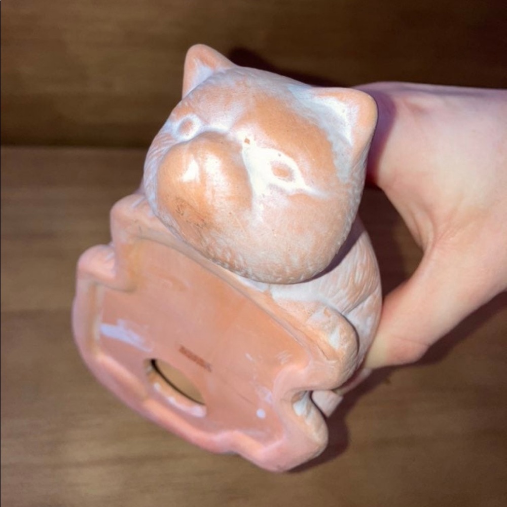 Ceramic Cat - Picture 3 of 3